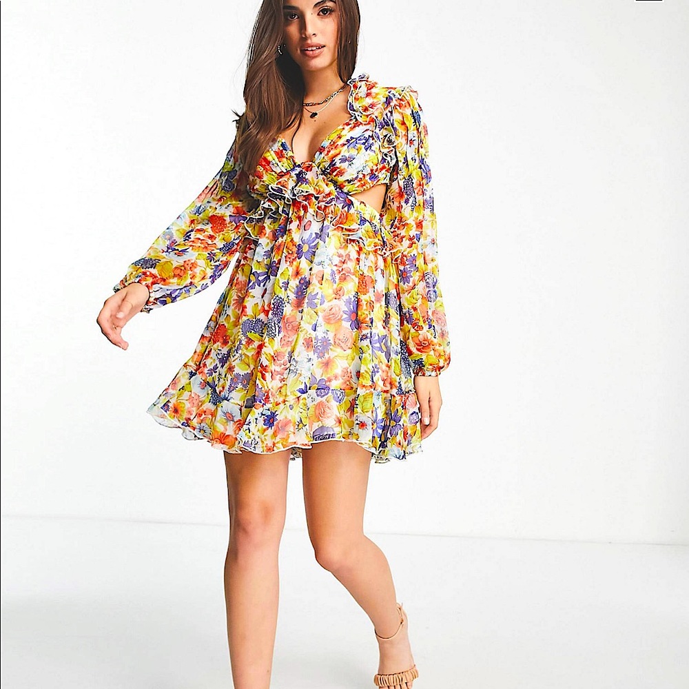 Ruffle mini dress in vintage floral with lace up back